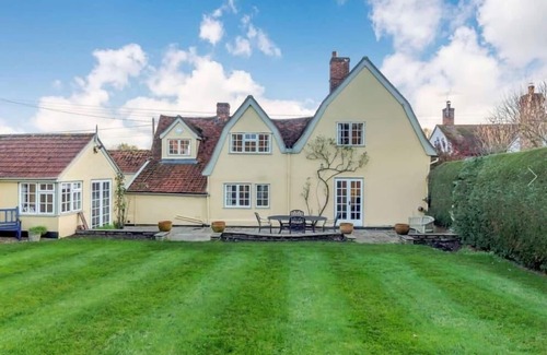Bury St Edmunds House | The Old Hare and Hounds, Somerton