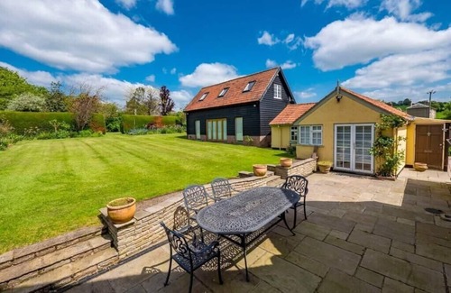 Bury St Edmunds House | The Old Hare and Hounds, Somerton