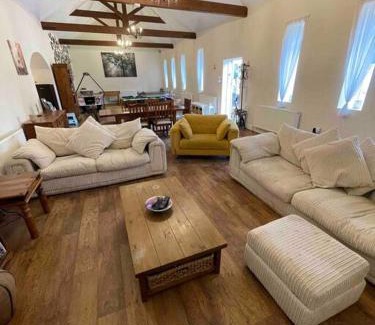 Godmanchester House | The Old Hay Barn - Games Room, Gym, Sleeps 8