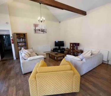 Godmanchester House | The Old Hay Barn - Games Room, Gym, Sleeps 8