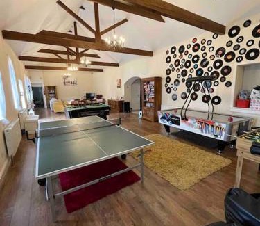 Godmanchester House | The Old Hay Barn - Games Room, Gym, Sleeps 8