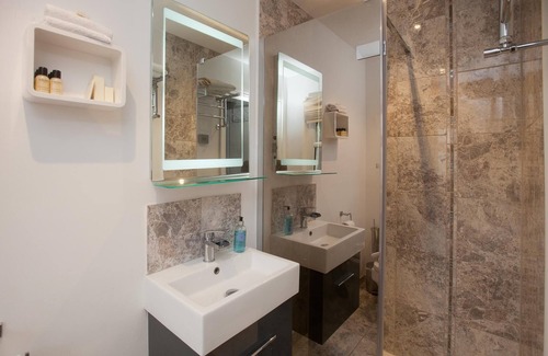 Salisbury House | The Old House Guesthouse