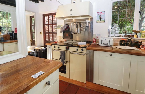 Hamble-le-Rice House | THE OLD HOUSE, pet friendly, character holiday cottage in Hamble