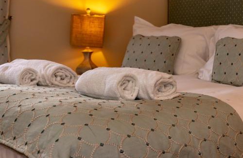 Newnham Bed & Breakfast | The Old Hunting Lodge at The Talbot Inn