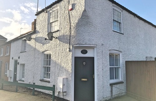 Wainfleet All Saints House | The Old Jolly Cottage with hot tub