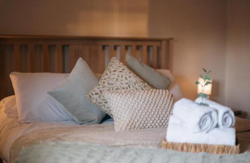 Moreton House | The Old Mill at Barnacre - Cosy cottage with private hot tub & pool access