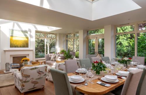 Dalkeith Villa | The Old Millhouse - Luxury Retreat with Sauna, Cold Plunge, Yoga & Swim SPA