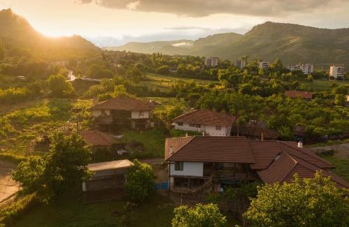 Madzharovo House | The Old Nest