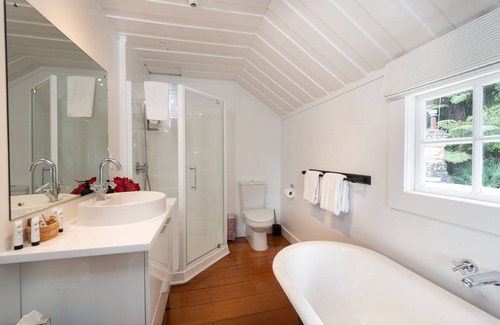 Mangonui Hotel | The Old Oak Boutique Hotel