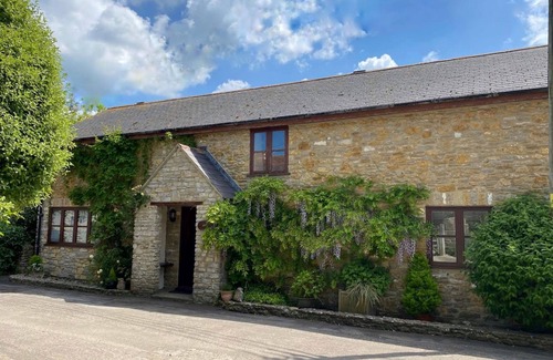 Bridport House | The Old Piggeries - sleeps 7 guests in 4 bedrooms