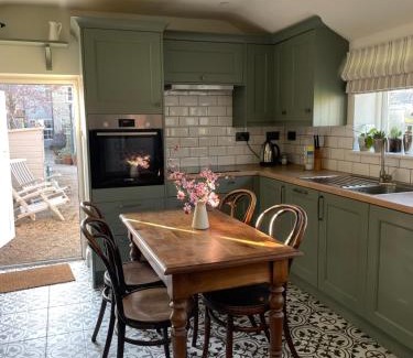 St Neots House | The Old Piggery - tranquil garden guest cottage