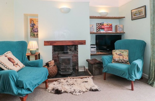 North Perrott House | THE OLD POLICE HOUSE, pet friendly, with a garden in Beaminster