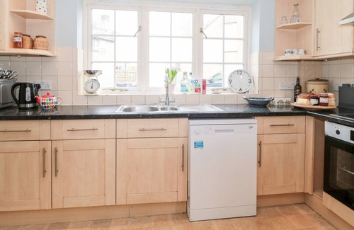 North Perrott House | THE OLD POLICE HOUSE, pet friendly, with a garden in Beaminster