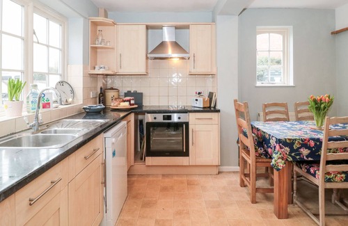 North Perrott House | THE OLD POLICE HOUSE, pet friendly, with a garden in Beaminster