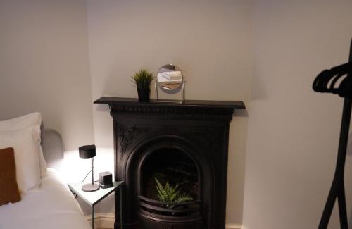 Steeple Aston House | The Old Police House- Beautiful Oxfordshire Countryside Retreat- Sleeps 10