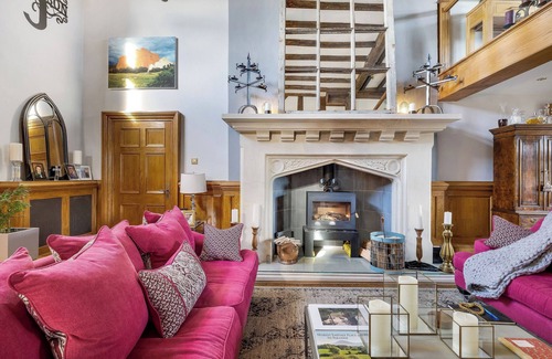 Munslow Cottage | THE OLD SCHOOL, family friendly, with hot tub in Craven Arms