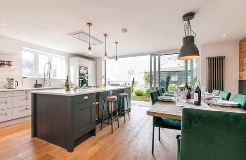 Broadstairs House | The Old School Hall - Opulence and Location