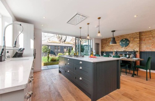Broadstairs House | The Old School Hall - Opulence and Location
