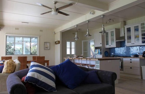 Currarong House | "The Old School House"