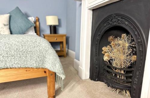 Salisbury House | The Old School House - Parking & Close to City