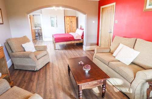 Winestead Cottage | THE OLD SCHOOL HOUSE, pet friendly, with a garden in Patrington