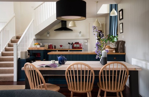 Hume Cottage | The Old School, Hume - sleeping 4 guests in 2 bedrooms