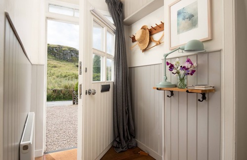 Hume Cottage | The Old School, Hume - sleeping 4 guests in 2 bedrooms