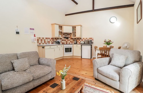 East Chelborough Cottage | THE OLD SCHOOL ROOM, character holiday cottage in East Chelborough