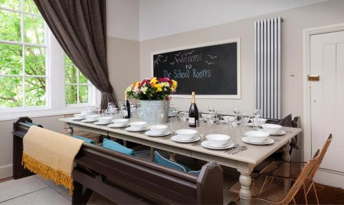 Box Apartment | The Old School Rooms Beautiful Georgian apartment, sleeps 12 with Wifi and Parking, near Bath