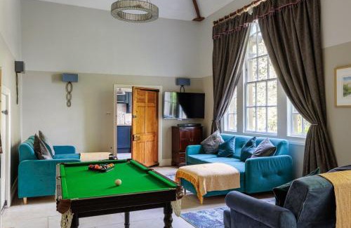 Box Apartment | The Old School Rooms Beautiful Georgian apartment, sleeps 12 with Wifi and Parking, near Bath