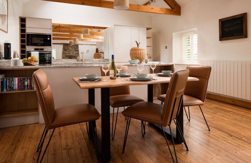 Edlingham Cottage | The Old School - sleeps 4 guests in 2 bedrooms