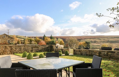 Cowling House | THE OLD SHIPPON, family friendly, luxury holiday cottage in Cowling