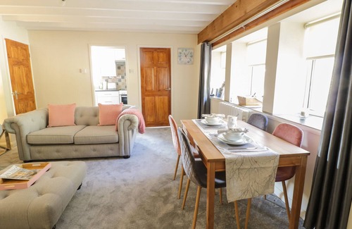 Maentwrog Cottage | THE OLD SMITHY COTTAGE, with a garden in Penrhyndeudraeth