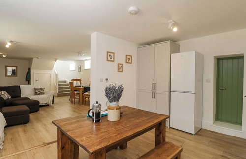 South Leigh Cottage | THE OLD STABLE, pet friendly, character holiday cottage in Eynsham