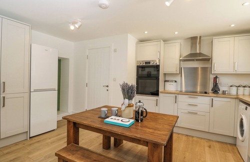 South Leigh Cottage | THE OLD STABLE, pet friendly, character holiday cottage in Eynsham