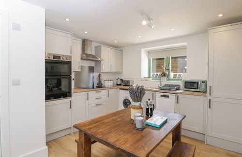 South Leigh Cottage | THE OLD STABLE, pet friendly, character holiday cottage in Eynsham