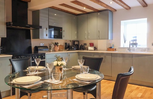 Great Hatfield Cottage | THE OLD STABLE, with a garden in Hornsea