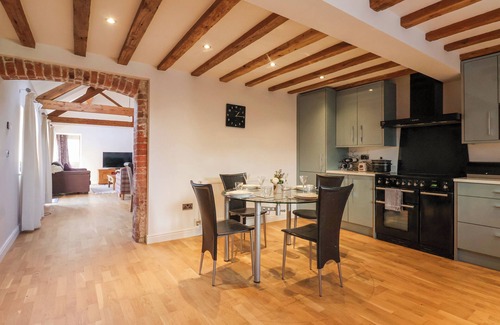 Great Hatfield Cottage | THE OLD STABLE, with a garden in Hornsea