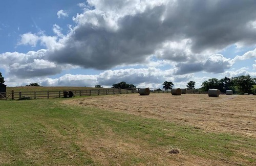Salisbury House | The Old Stables