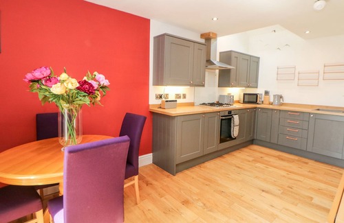 Holestone Moor House | THE OLD STABLES, pet friendly, character holiday cottage in Matlock