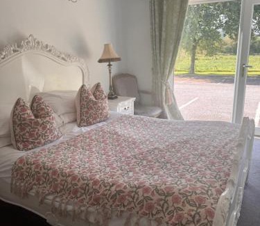 Kelbrook Hotel | The Old Stone Trough Country Hotel