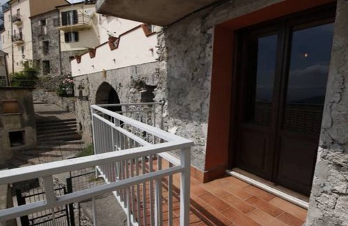 Buonvicino House | The Old Tower Elegant traditional style cottage in the historic center.