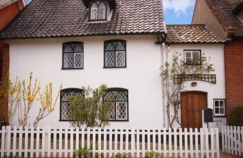 Dunwich House | The Old Town Hall - Four Bedroom House, Sleeps 8