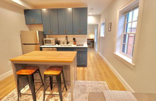 Old Town Alexandria Apartment | The Old Town Suite at Prince Street Inn