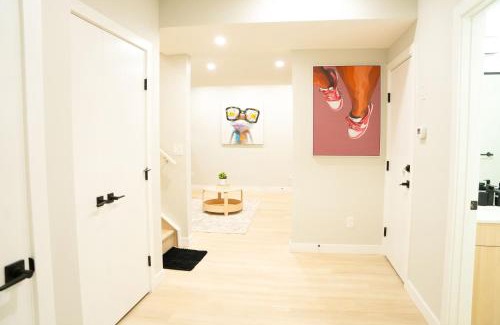 Northwest Calgary Apartment | The Old Trafford - Stylish 2 bed suite