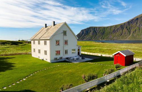 Flakstad Villa | The Old Vicarage - Flakstad Lofoten