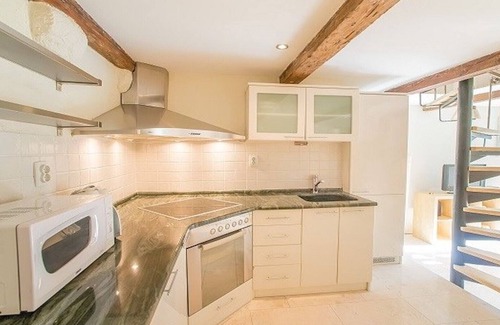 Perast House | The Old Vine House - Beautifully Preserved 3 Storey Stone House