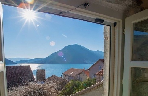 Perast House | The Old Vine House - Beautifully Preserved 3 Storey Stone House