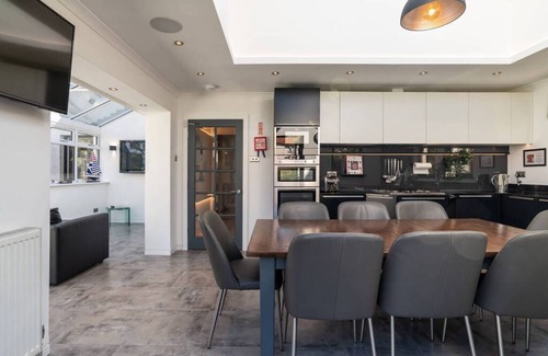 Crail Cottage | The Old Vinery - a townhouse that sleeps 10 guests in 5 bedrooms