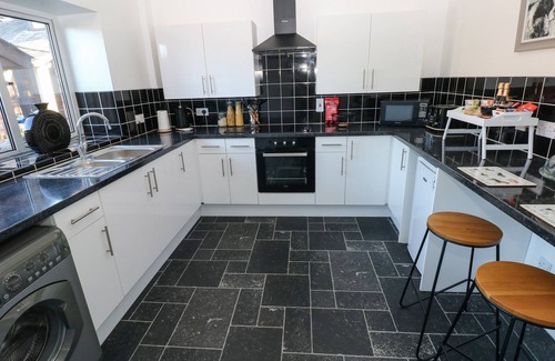 Draethen House | THE OLD WELL BUNGALOW - TY MAWR FARM, pet friendly in Cardiff